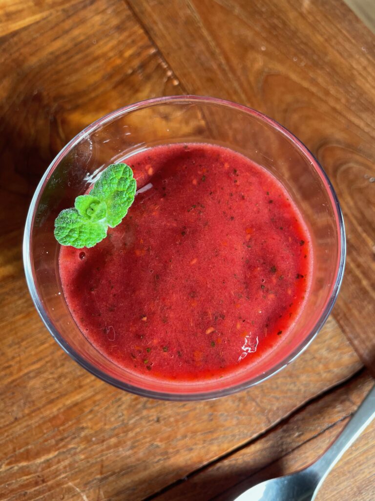 ALT="Kaki and Berry Smoothie with Mint"